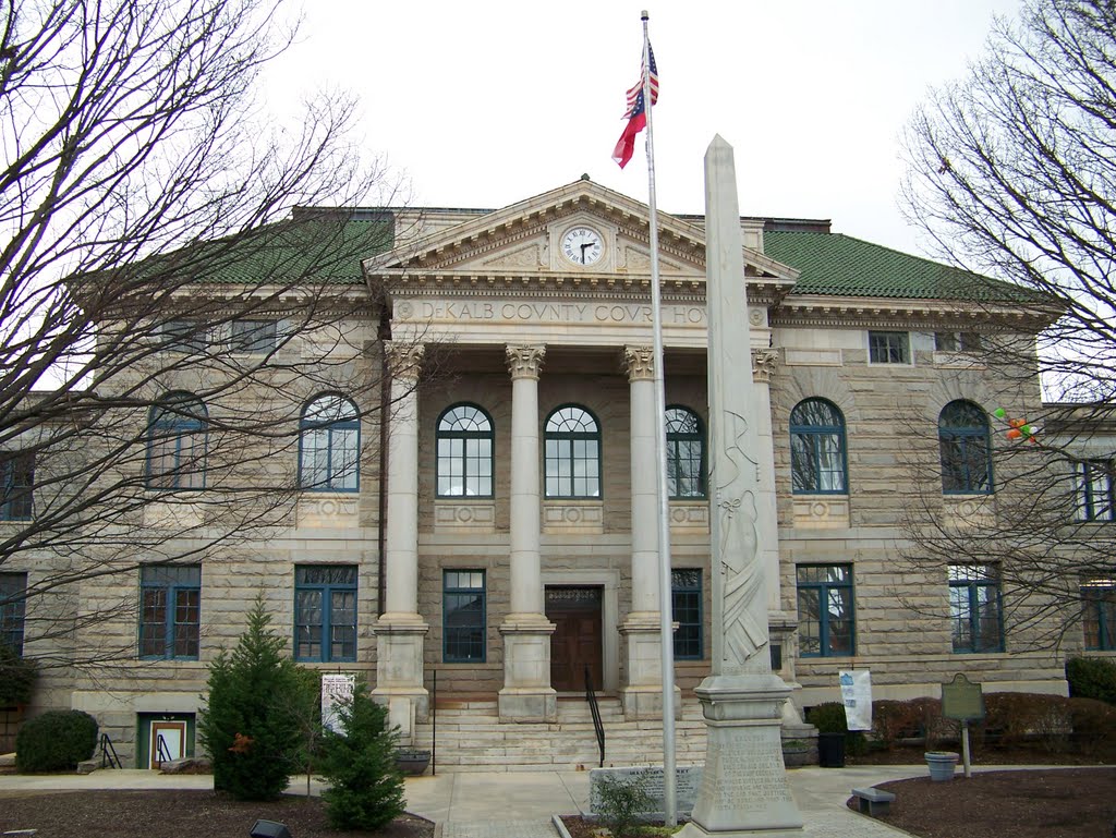 Dekalb County Courthouse with obelisk